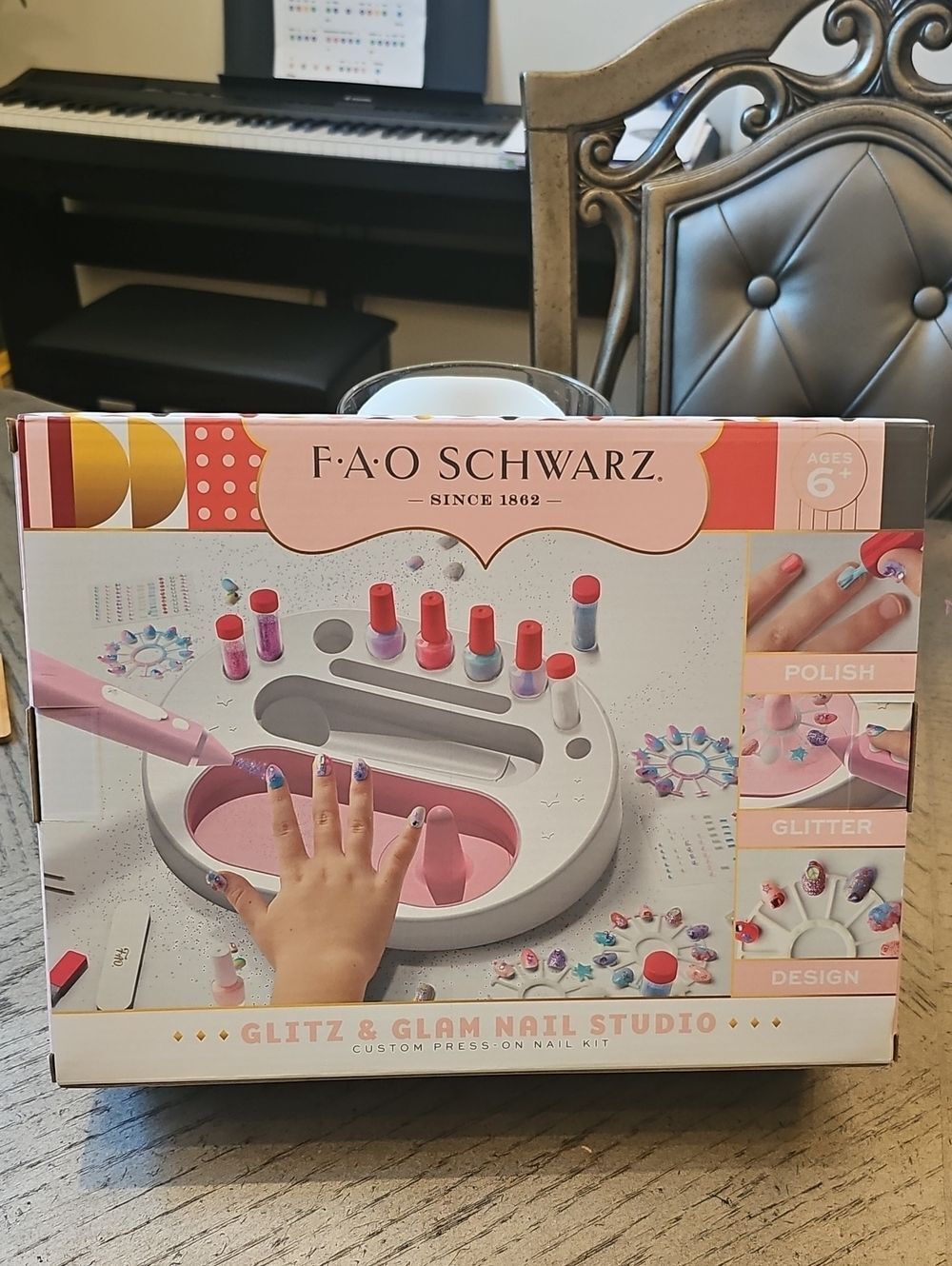 FAO Schwarz Glitz & Glam Nail Studio - Pink & White Nail Kit NWT